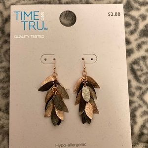 i’m selling dangly earrings they’re multi colored and they’re from time and thru